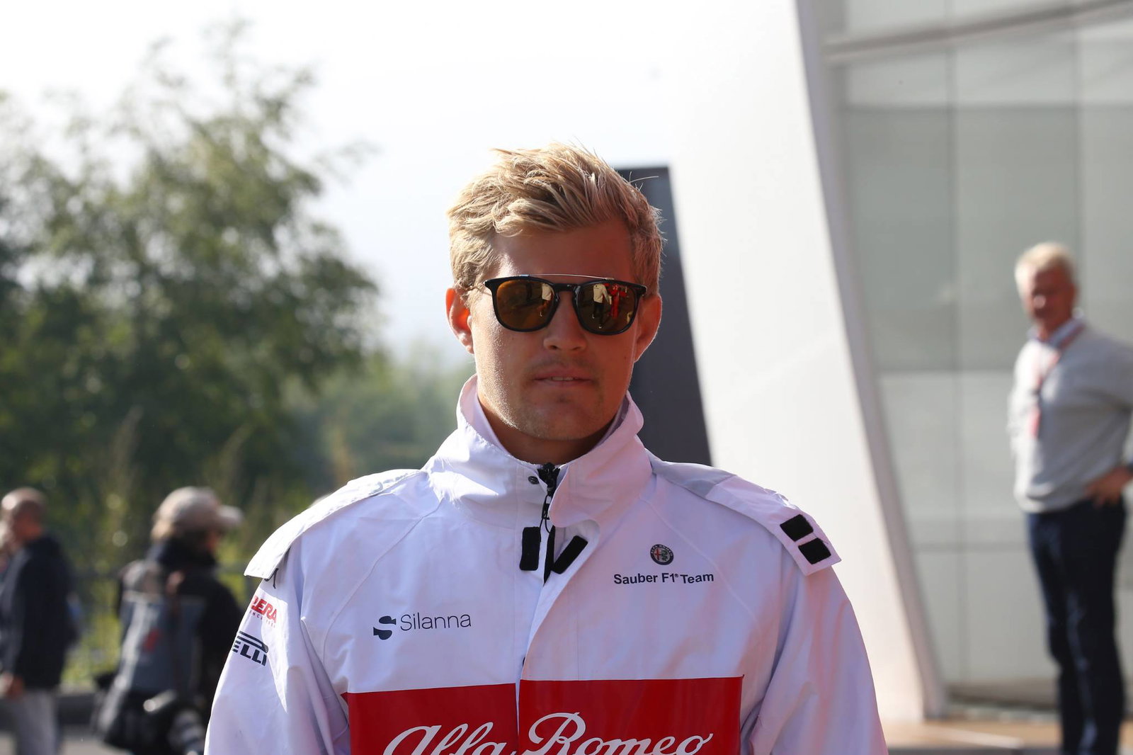 Hamilton admires Ricciardo’s ‘brave risk’ to join Renault