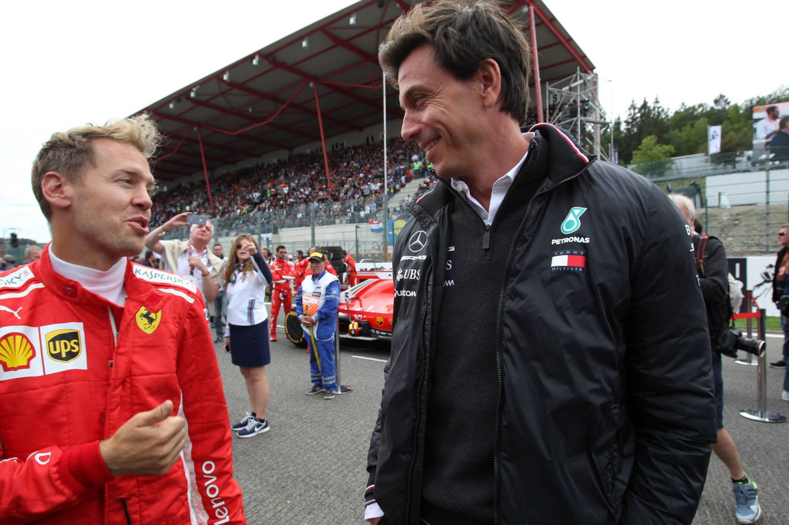 Carlos Sainz emerges as frontrunner for Ferrari 2021 F1 seat - reports