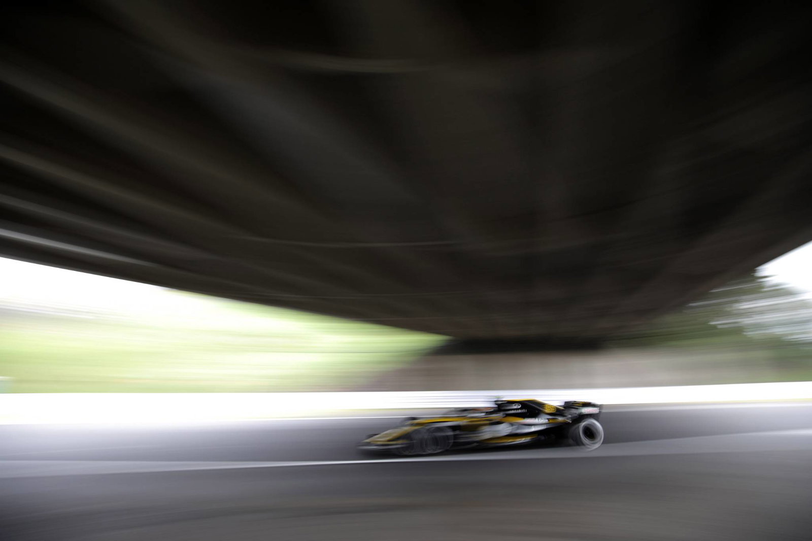 Hamilton takes Japan F1 pole, Ferrari blunder leaves Vettel 9th