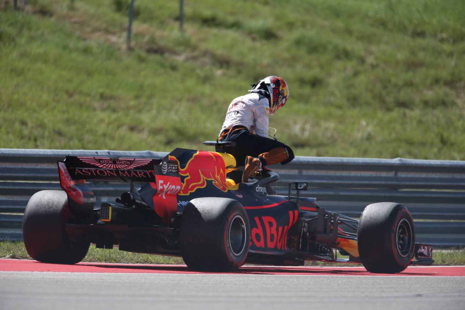 Hamilton admits caution in Verstappen attack with F1 title in mind