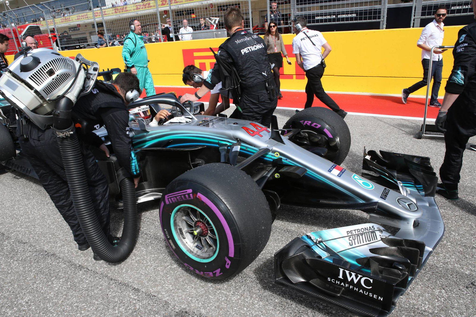Mercedes cleared by FIA to use new rear wheel design with holes in rim