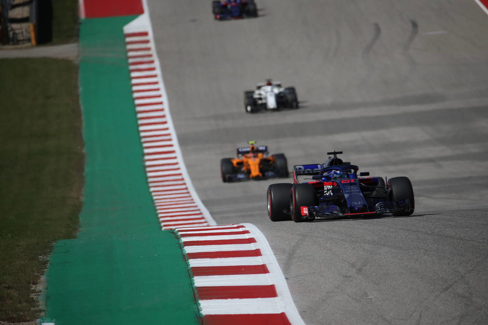Bagaimana lantai yang rusak mengobarkan ketegangan yang meningkat di Toro Rosso F1