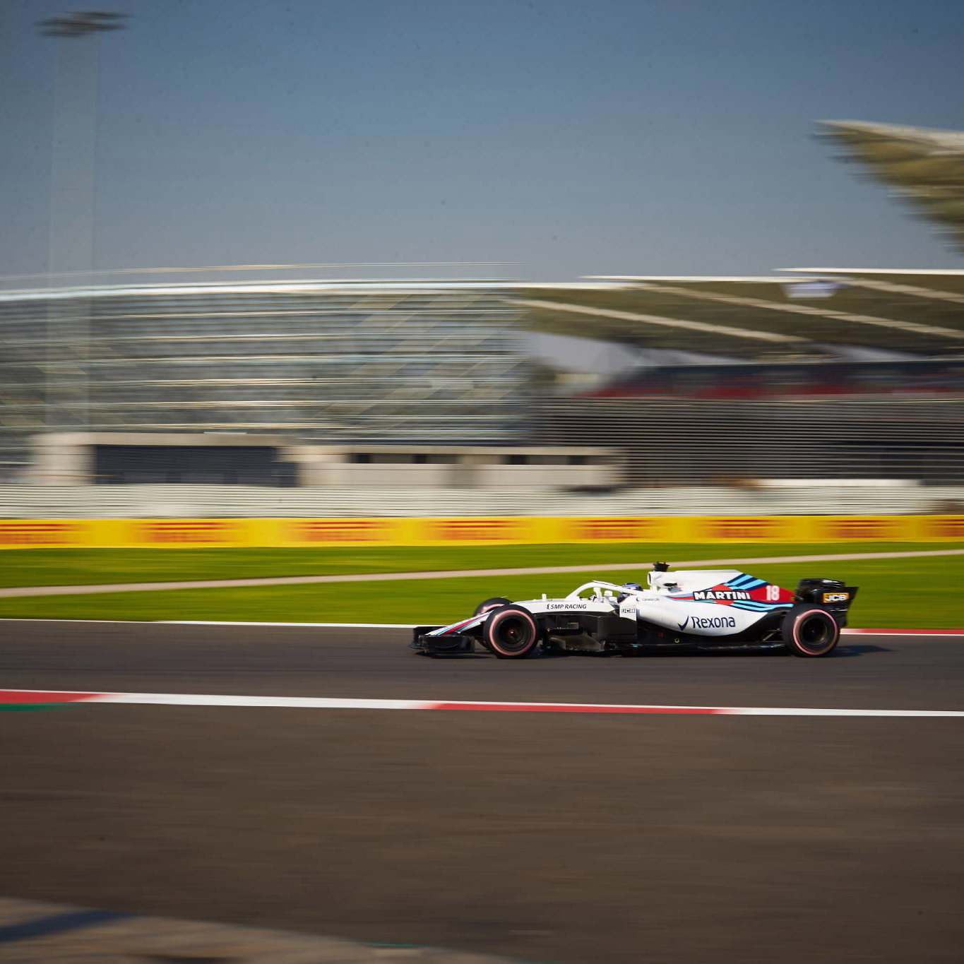 FIA menekan batas trek di Tikungan 11 di Meksiko