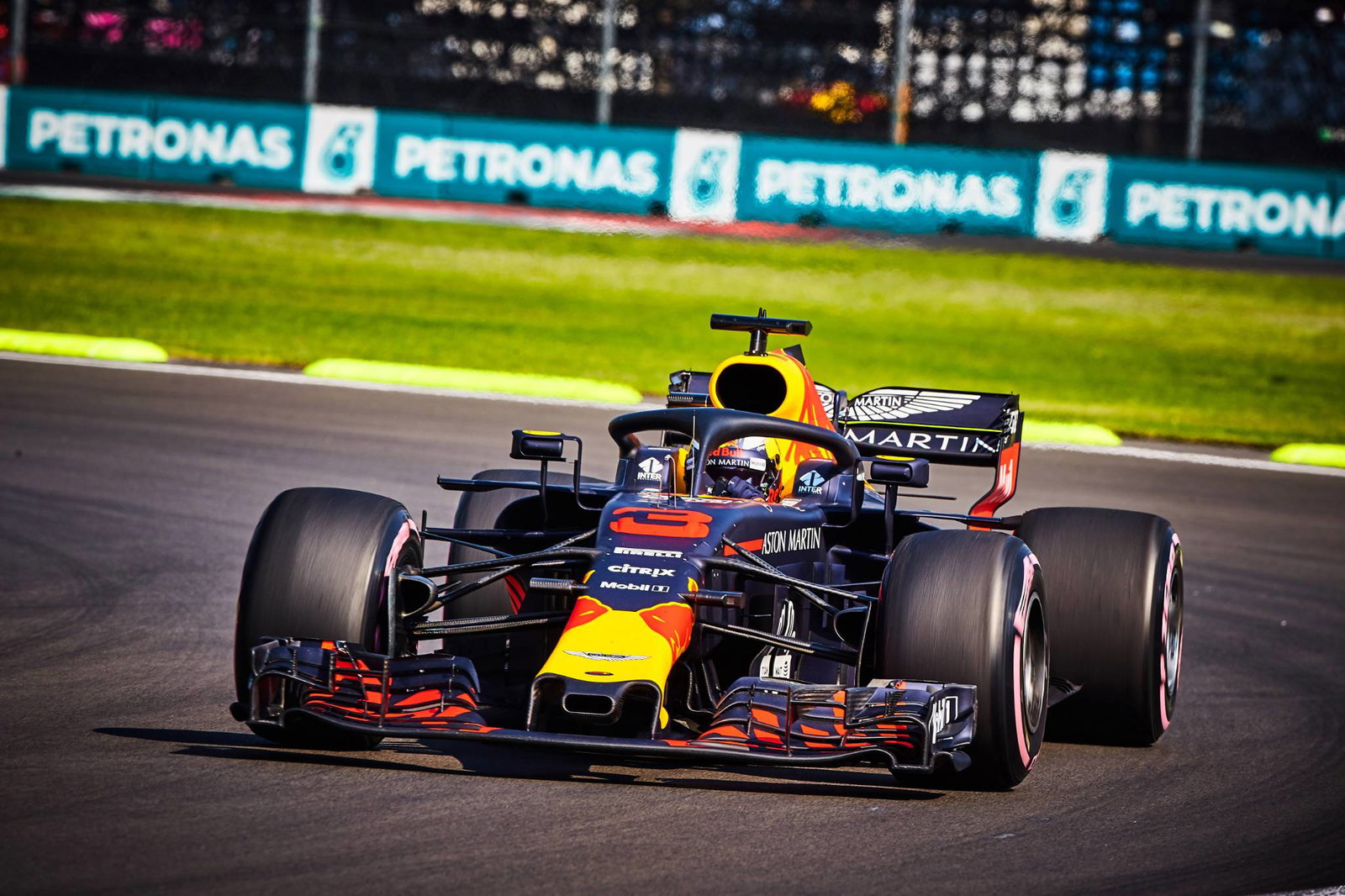 Red Bull mencurigai kegagalan hidrolik di balik penghentian FP2 Verstappen