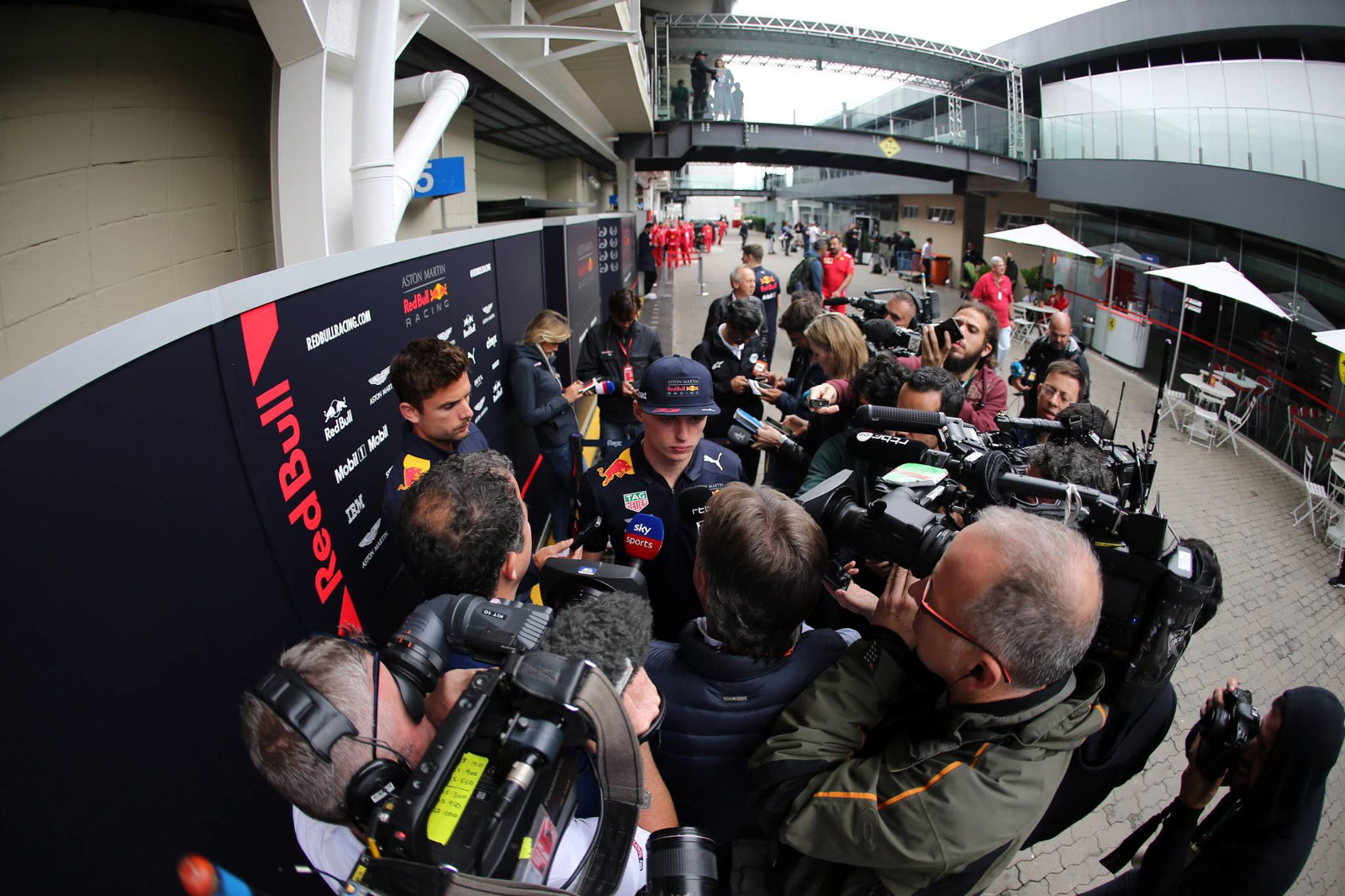 Ricciardo tidak bermaksud mengganggu Verstappen dengan perayaan Meksiko