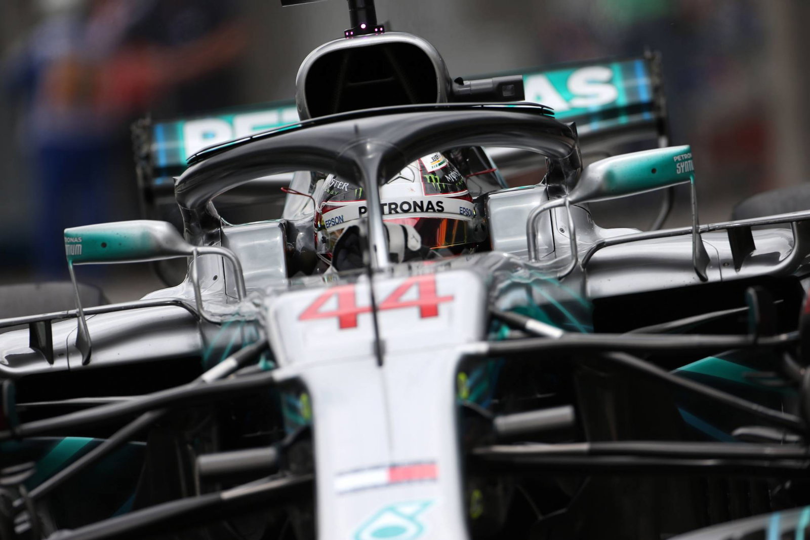 Lewis Hamilton akan balapan dengan # 1 di hidung mobil di Abu Dhabi