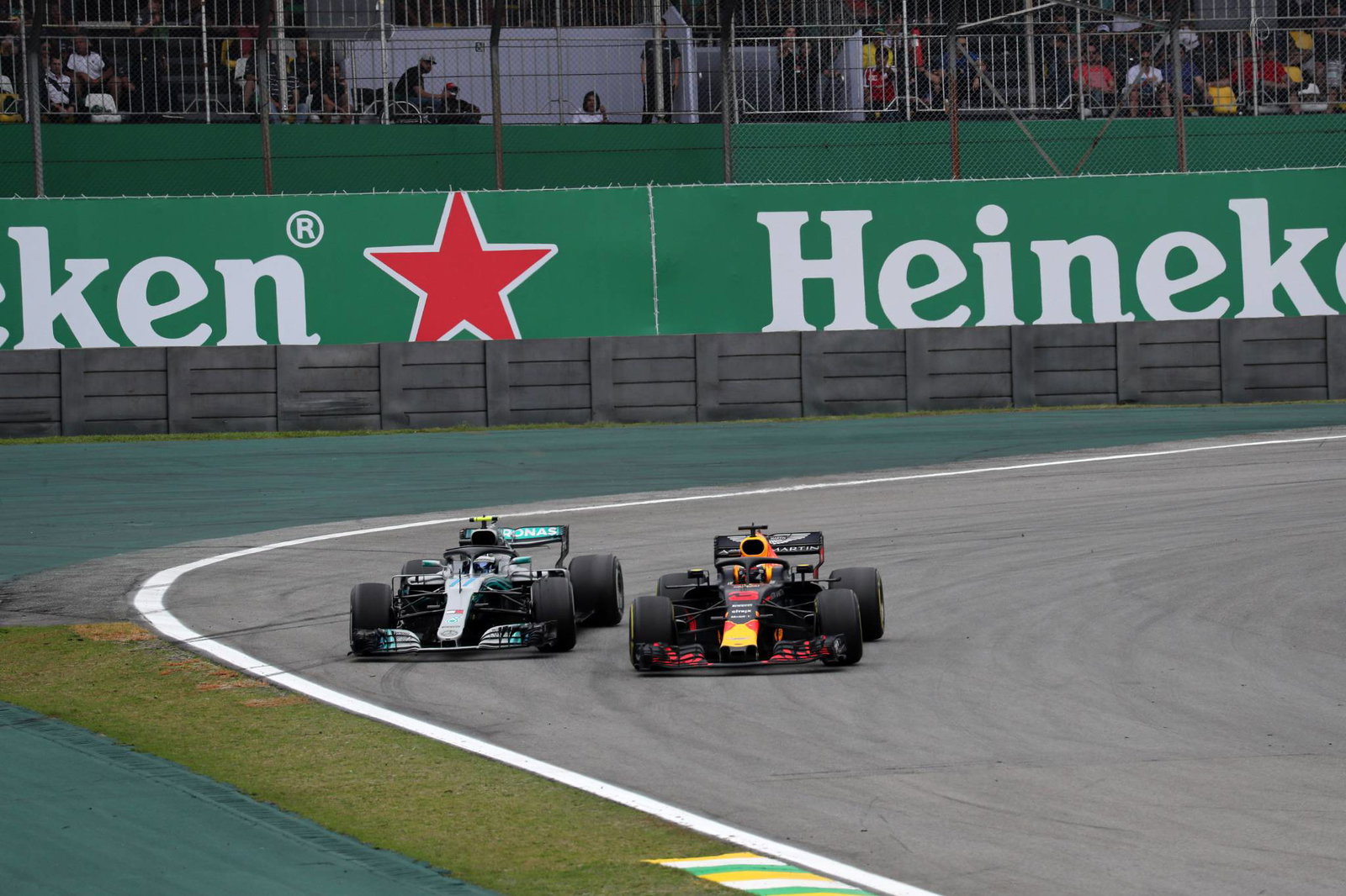 Force India mengecam teori konspirasi Ocon, yang disuruh lewat Verstappen