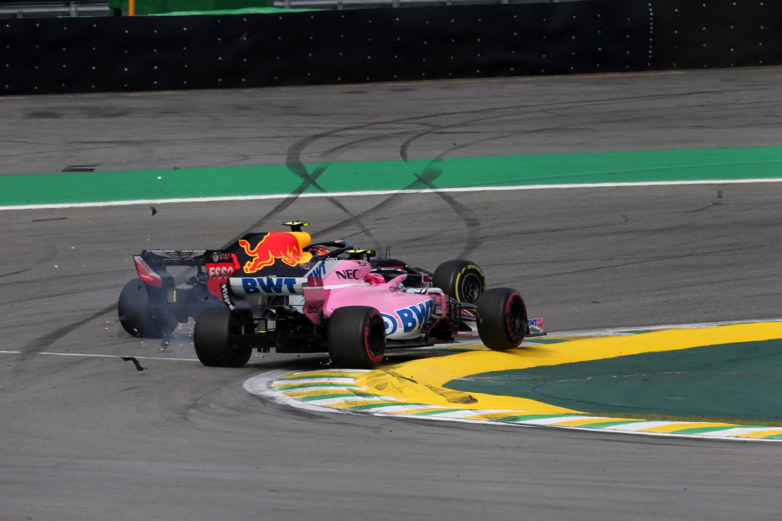 F1: Whiting: Ocon berjuang untuk melepaskan dirinya 