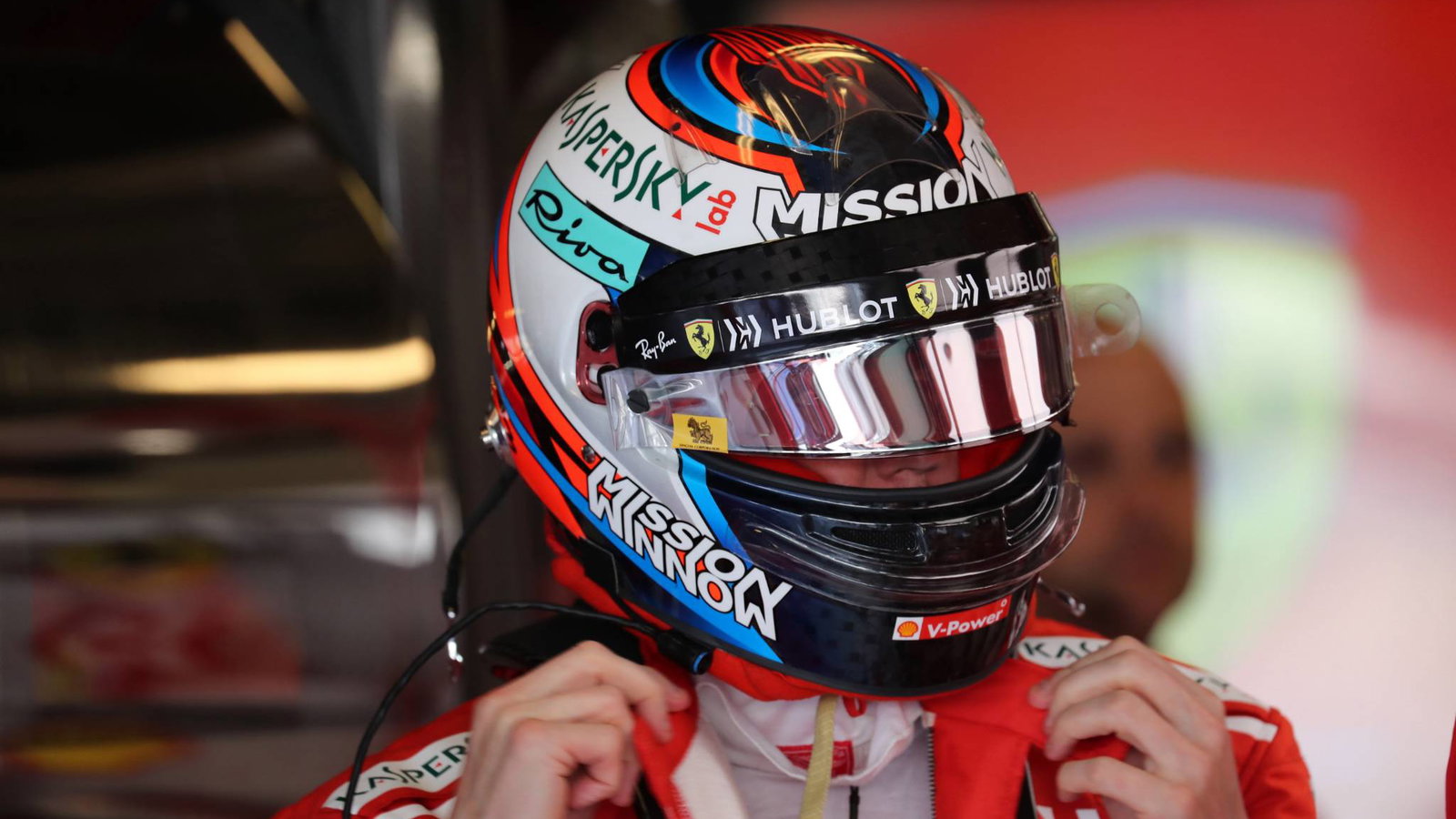 Kimi Raikkonen mendapat teguran karena kebingungan jalur pit FP3