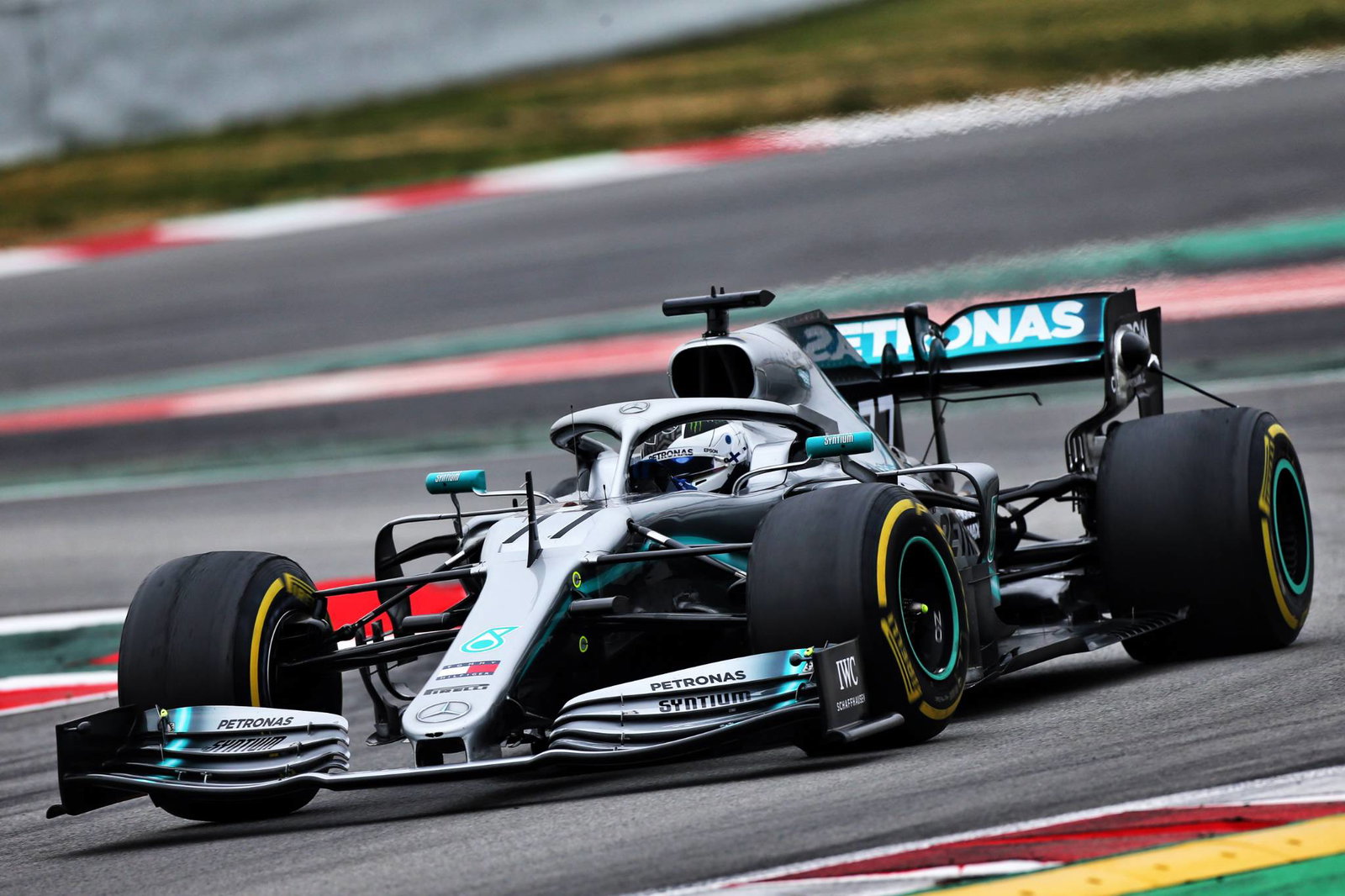Raikkonen displaces Ferrari on third morning of F1 test