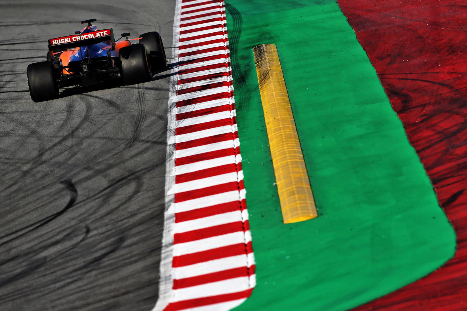 Norris memimpin hari pembukaan tes F1 ke-2 sebagai isu di sela-sela Mercedes