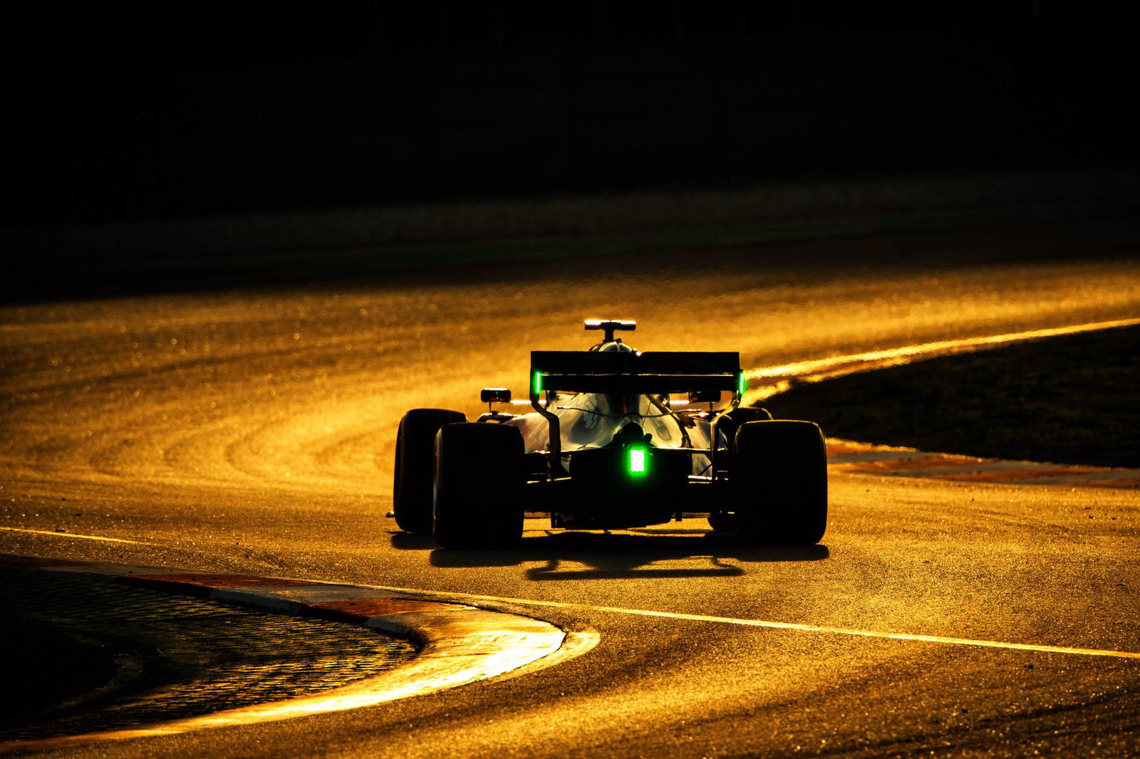 Leclerc tercepat untuk Ferrari pada hari terakhir tes F1