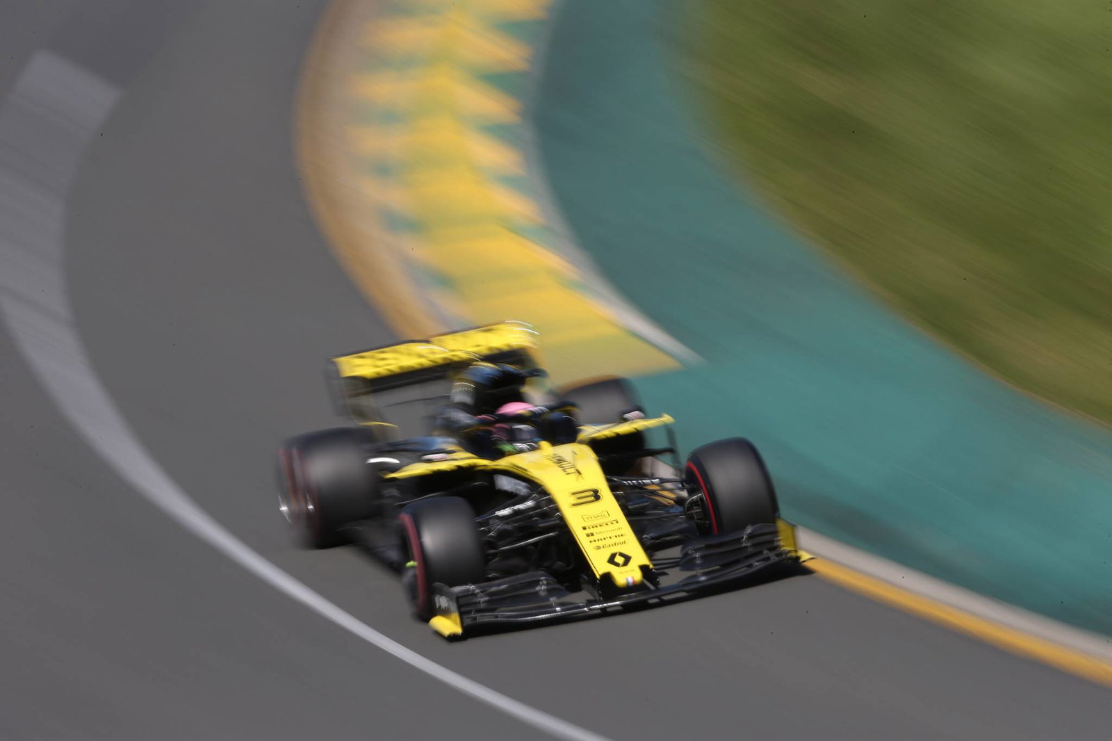 Lewis Hamilton memimpin latihan F1 Australia pertama saat Albon jatuh