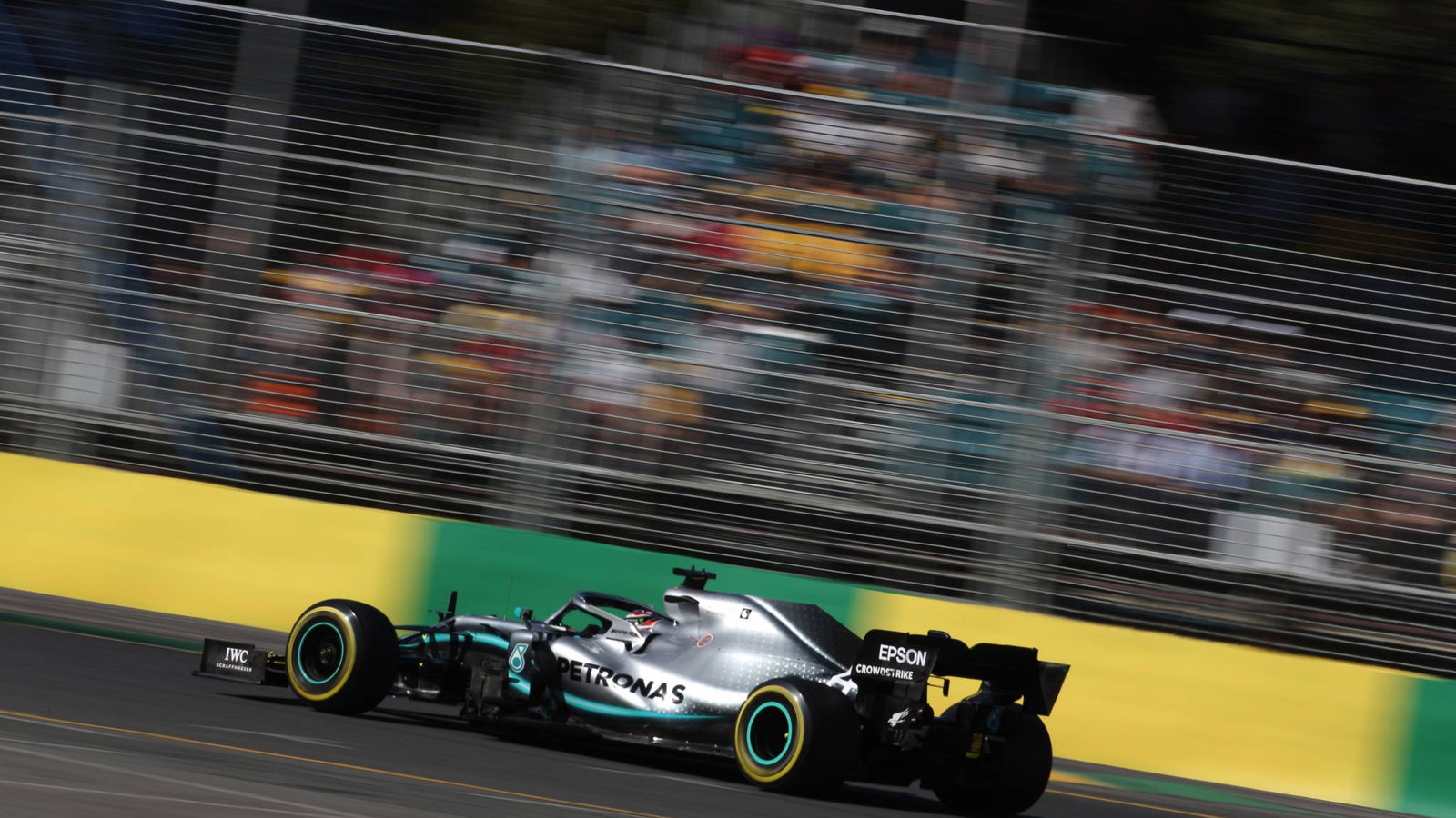 Lewis Hamilton memimpin FP3 Australia saat Ferrari mendekat