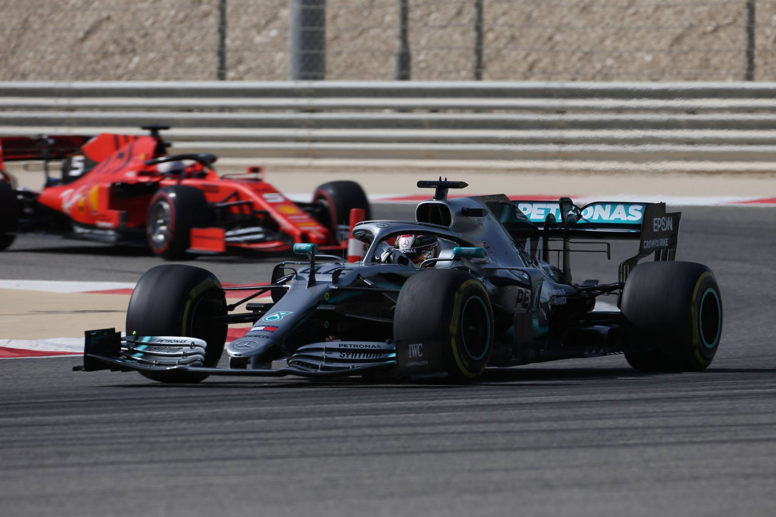 Wolff: Ferrari memiliki 'keunggulan kecil dan kecil' di atas Mercedes di Bahrain