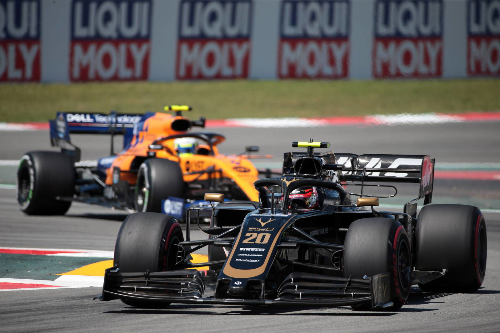 Red Bull mengganti unit tenaga Honda Verstappen setelah oli FP1 bocor