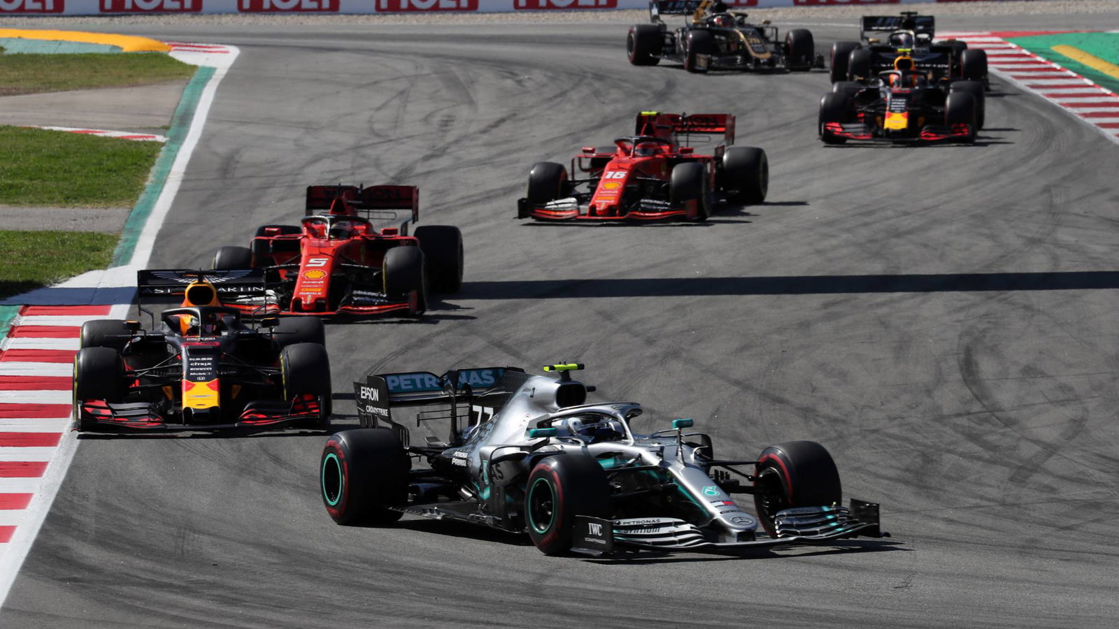 Wolff: Mercedes doesn’t fear but remains alert to Ferrari, Red Bull
