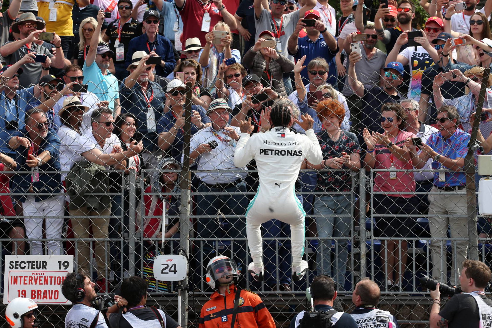 Lewis Hamilton dedicates ‘one of his best’ F1 poles to Niki Lauda