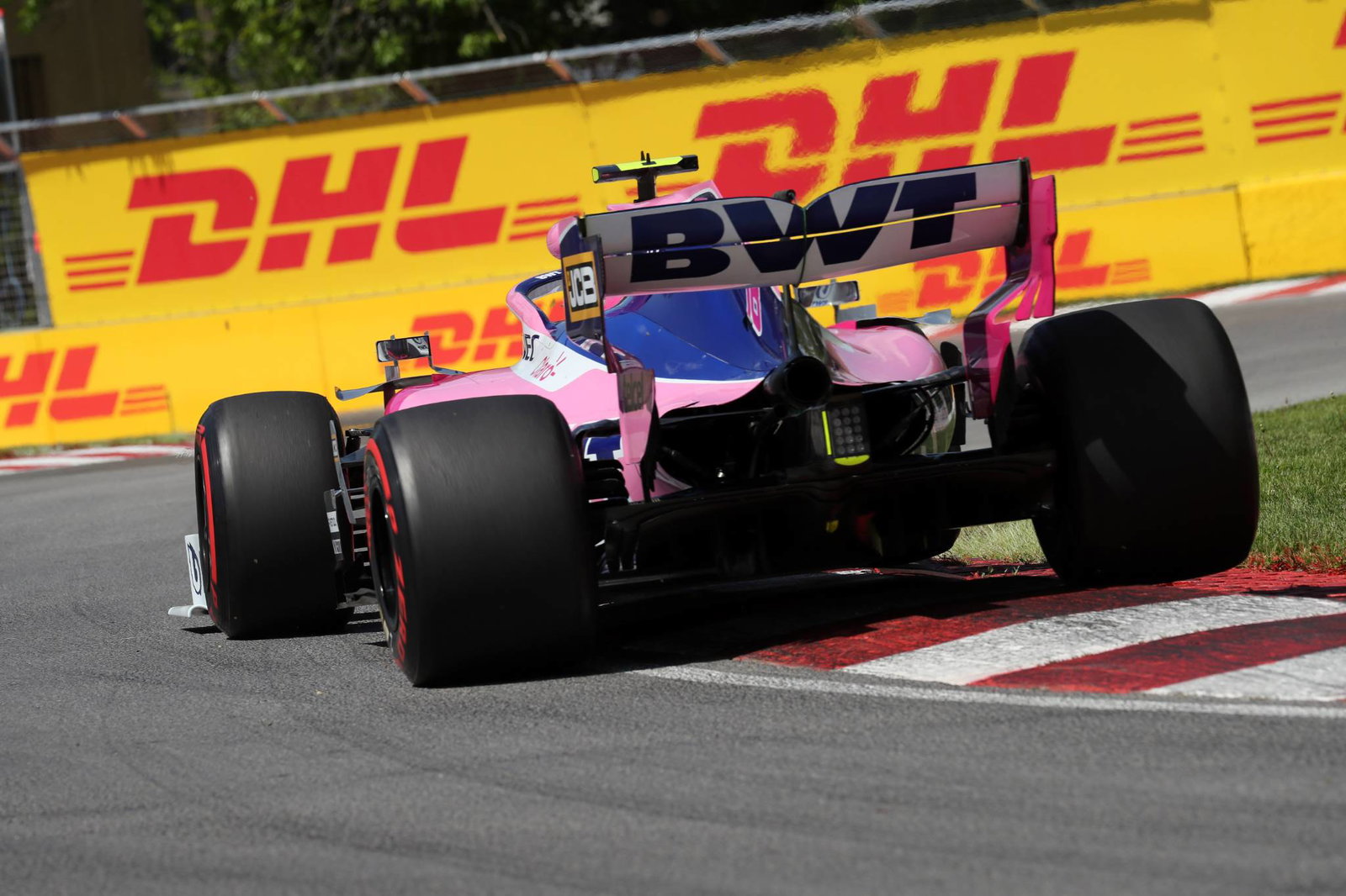 Vettel memberi Ferrari waktu istirahat musim panas untuk mengubah perburuan gelar