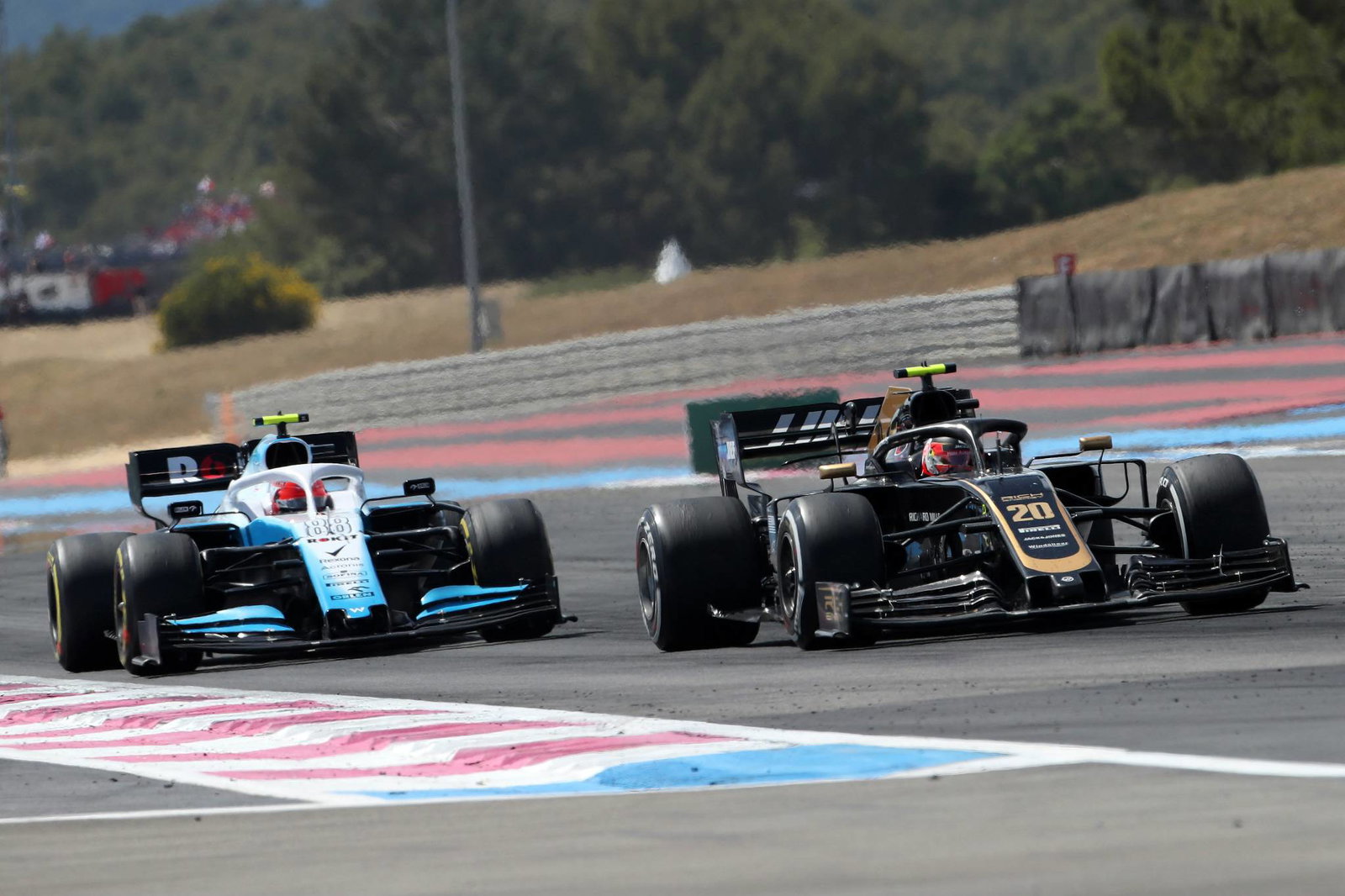 Lewis Hamilton berdiri untuk menjadi suara nalar Formula 1