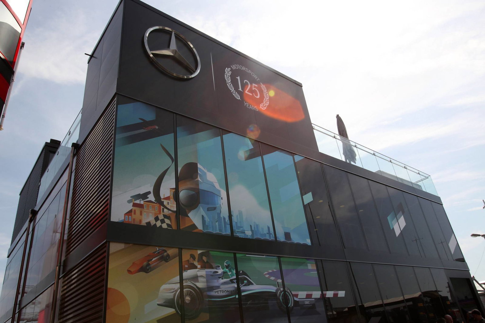 Mercedes mengungkapkan corak mobil F1 putih spesial untuk Grand Prix Jerman