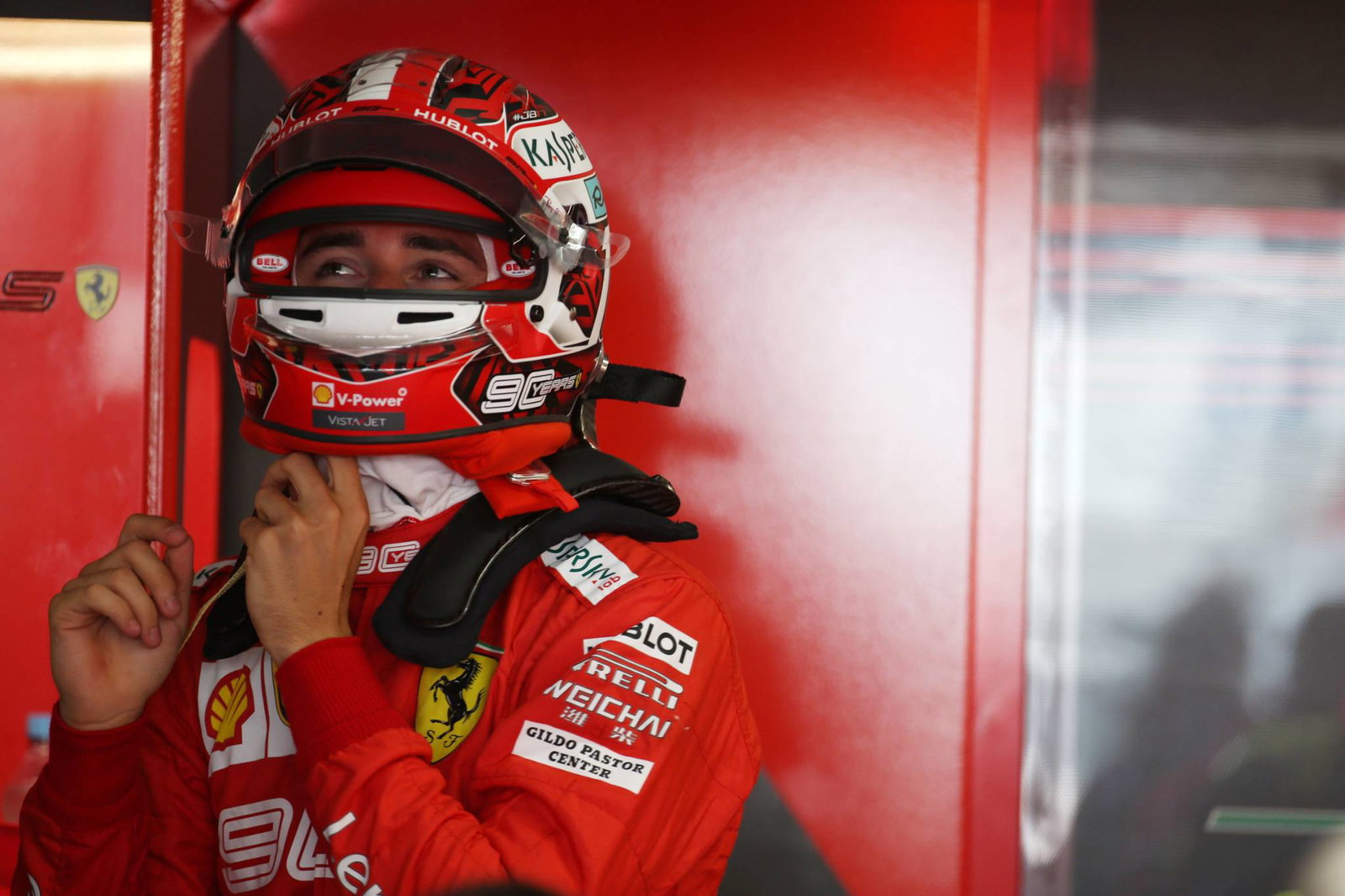 Mercedes boss Wolff says Ferrari needs to cure reliability 
