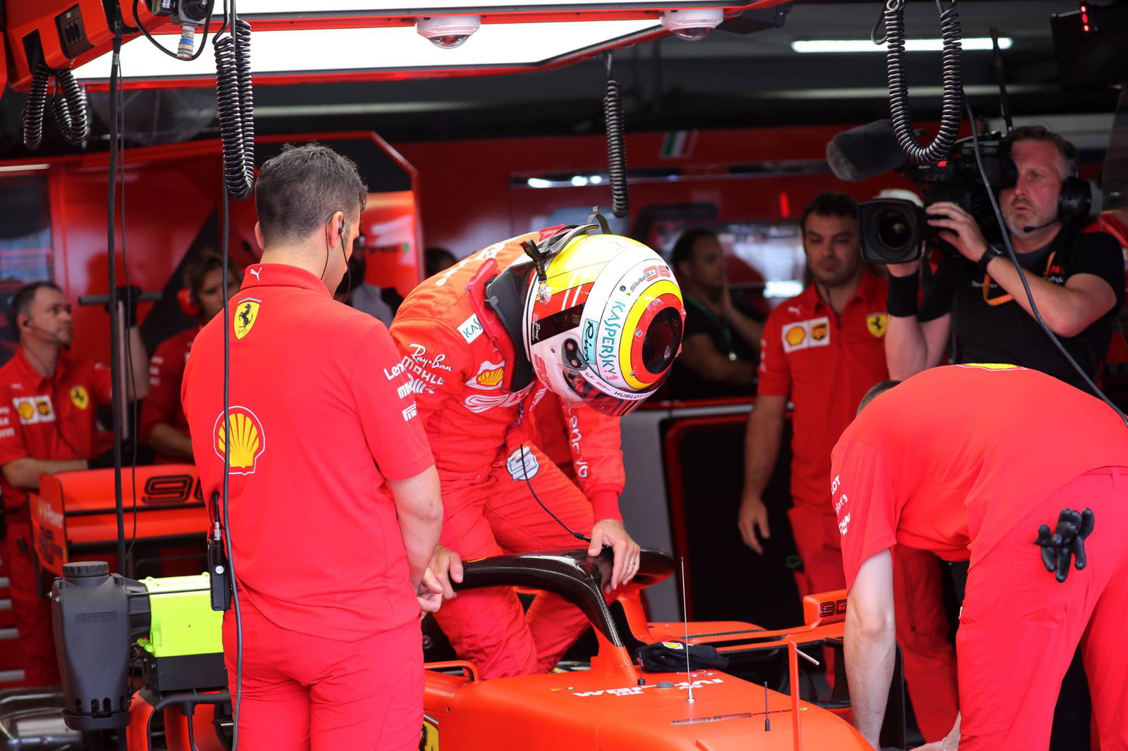 Leclerc hit by fuel system issue in disaster Ferrari qualifying