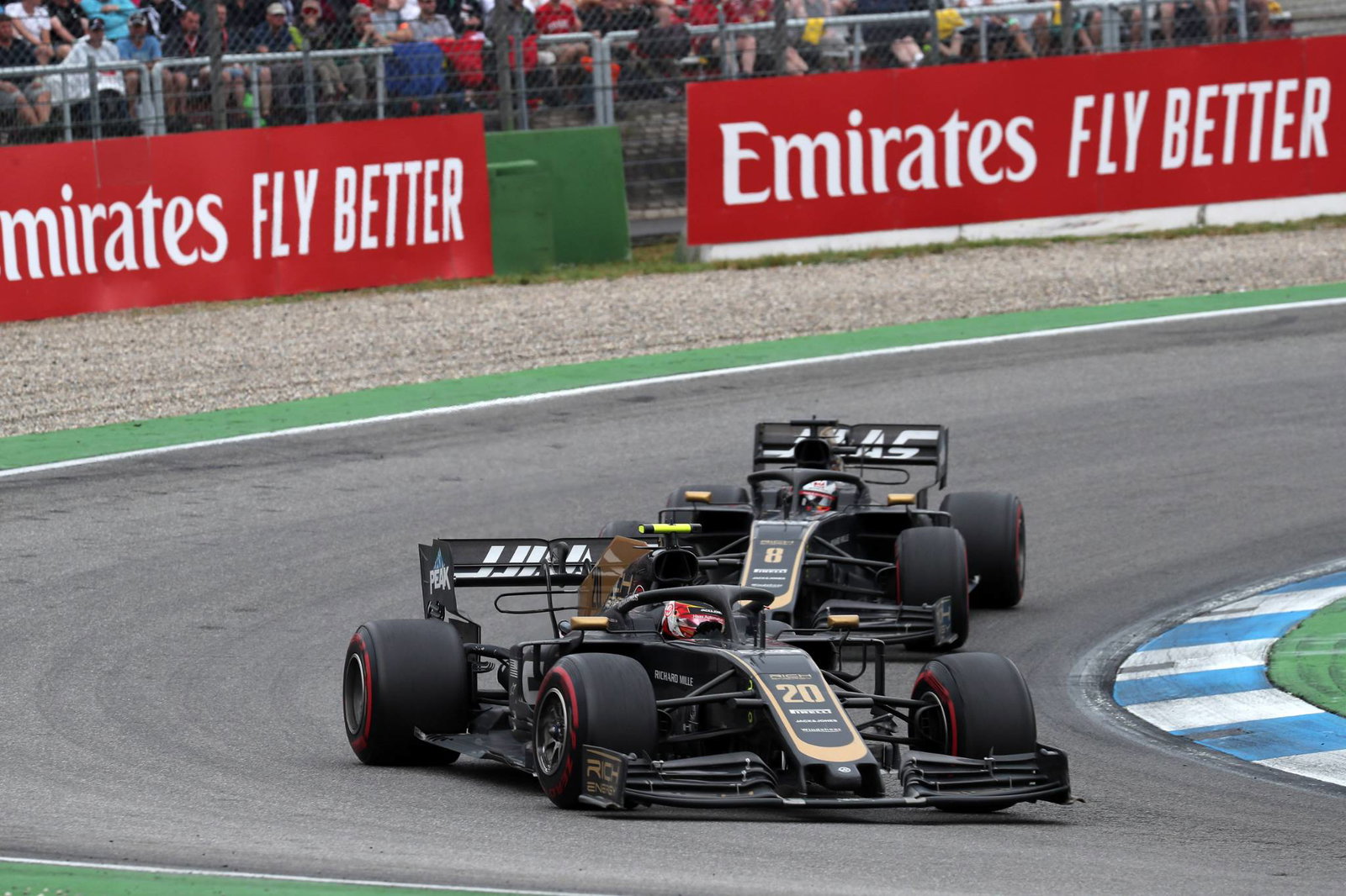 Lewis Hamilton meminta Mercedes untuk menghentikan mobil F1-nya dari GP Jerman