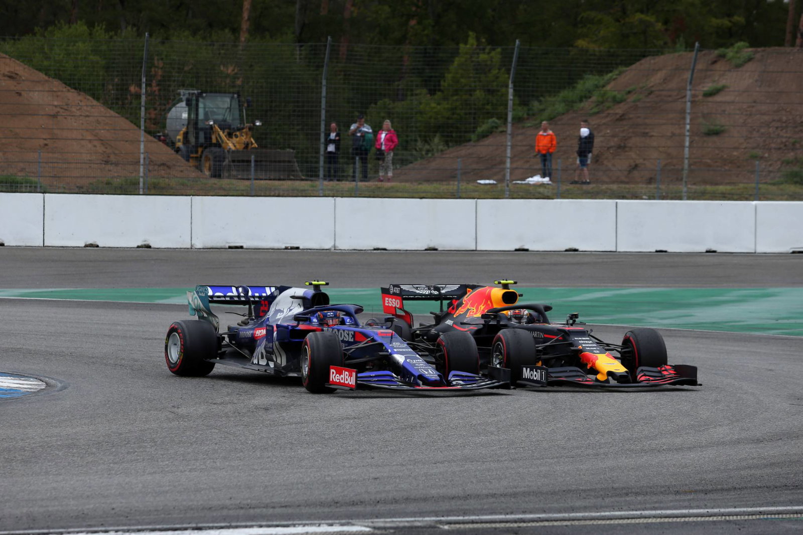 Alexander Albon replaces Pierre Gasly at Red Bull for rest of season