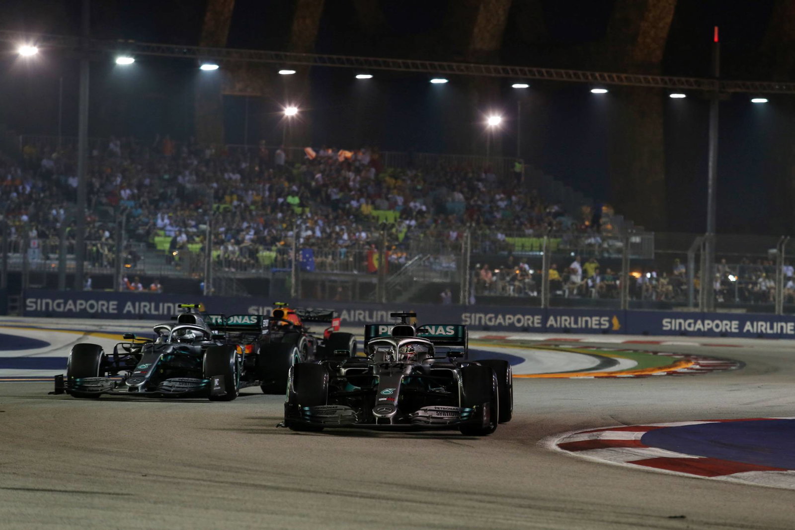 Lewis Hamilton: Mercedes bisa 