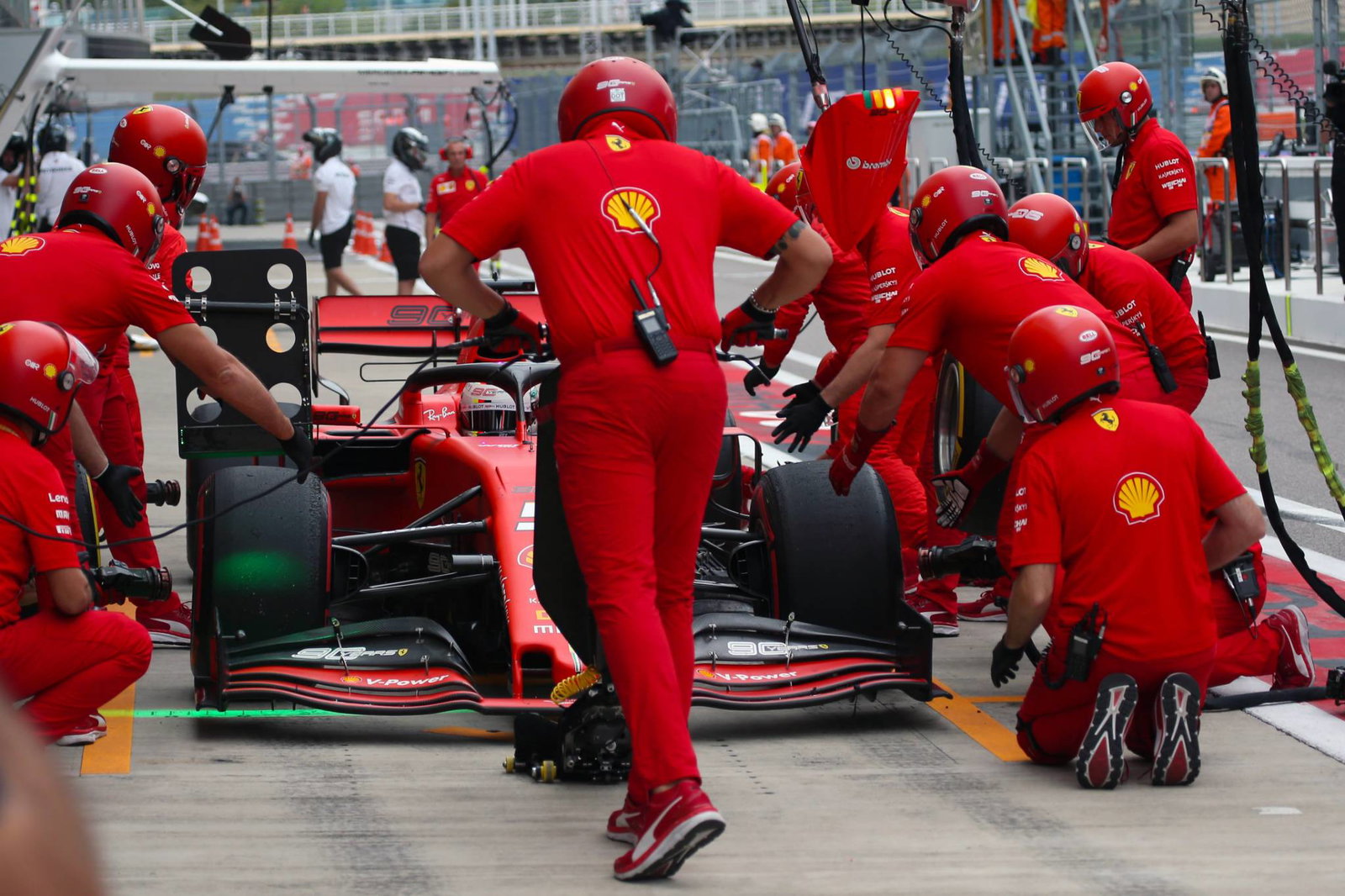 Hamilton not against shaking up “boring” F1 formats