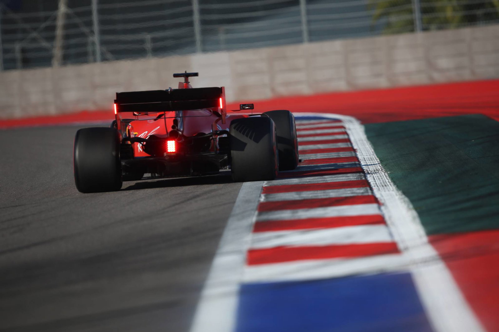 Analisis Balapan F1: Apakah Vettel berhak mengabaikan pesanan tim Ferrari?