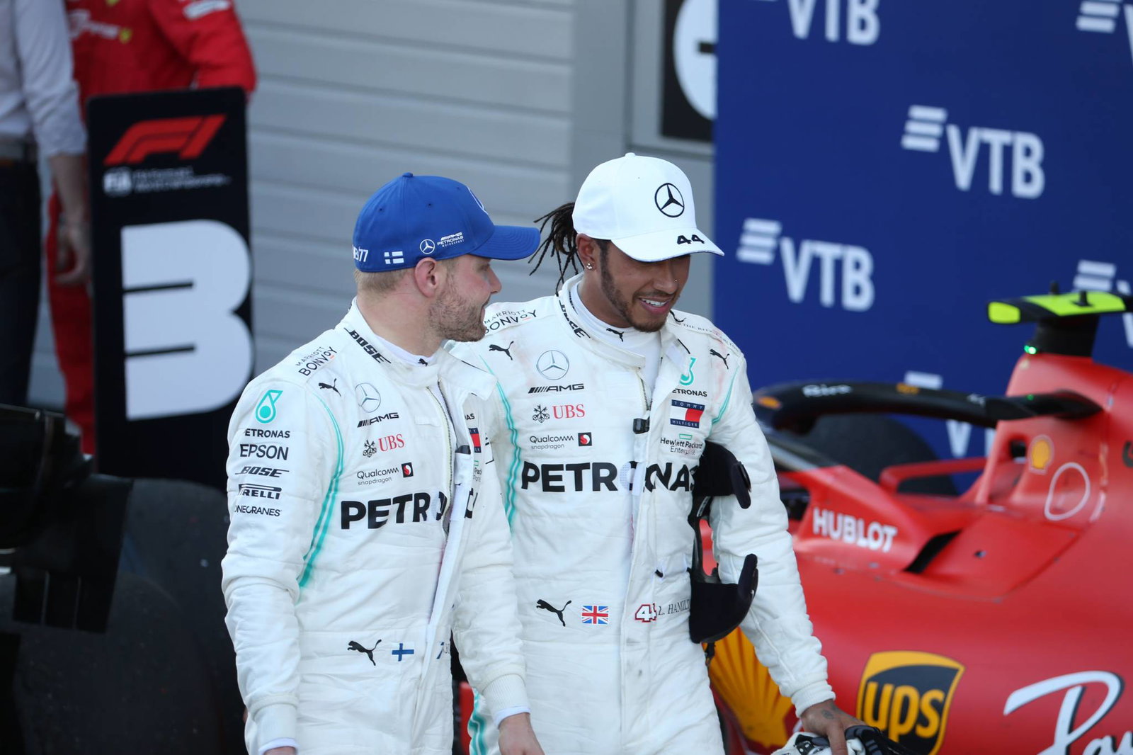 FIA akan meninjau aturan perubahan desain helm F1 setelah mendapat reaksi keras dari pengemudi