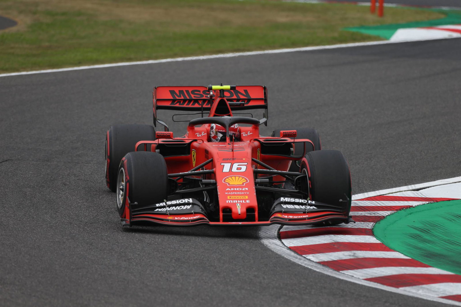 Typhoon schedule change led to “much better Friday” for F1 - Hamilton
