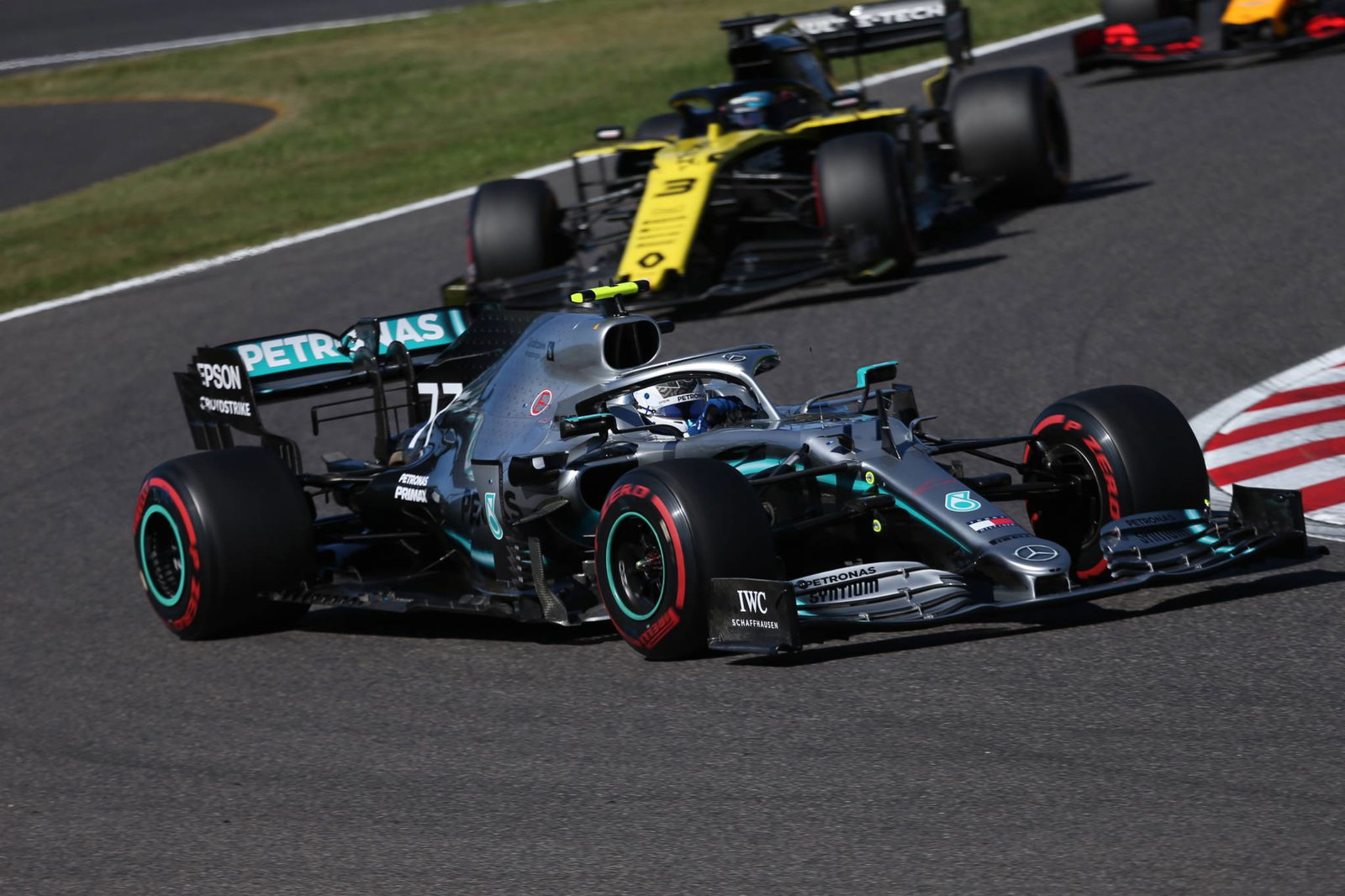 Mercedes mengklaim gelar F1 keenam yang bersejarah di GP Jepang saat Bottas menang