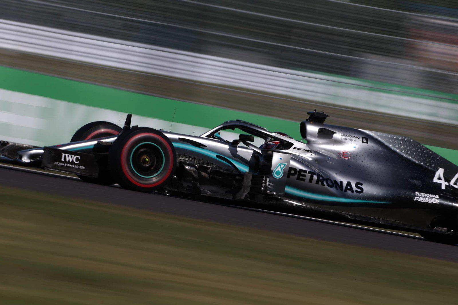 Mercedes mempersembahkan gelar F1 keenam berturut-turut untuk Niki Lauda