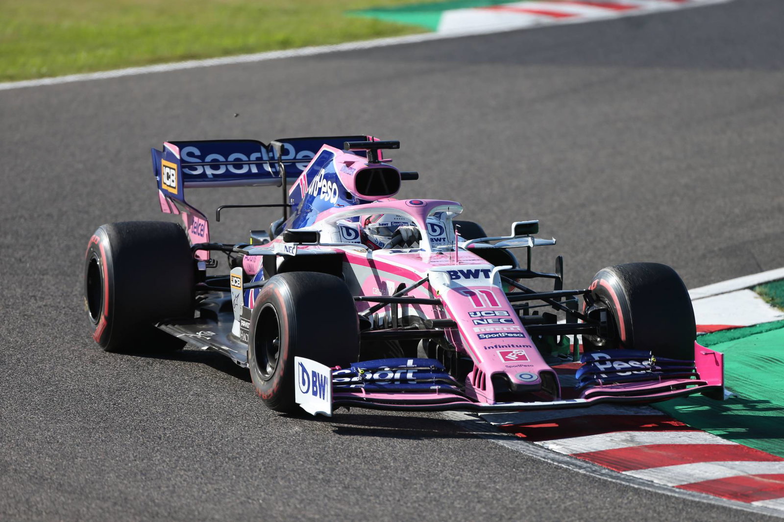 Vettel calls for traditional F1 chequered flag after Suzuka error