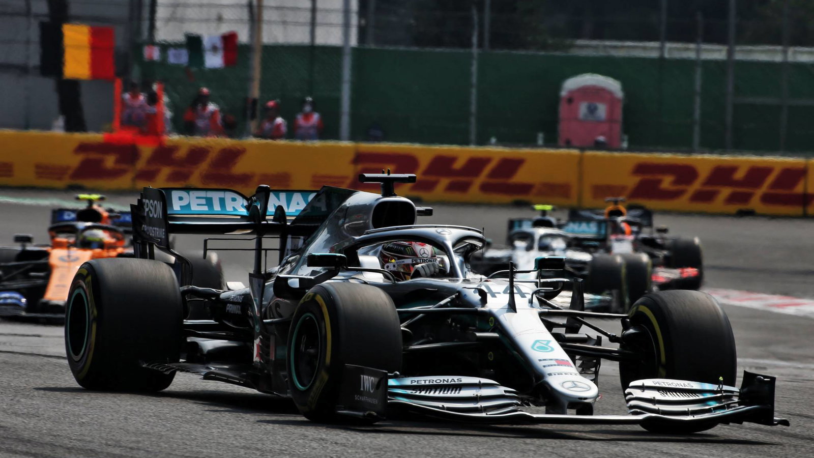 Lewis Hamilton menyempurnakan strategi satu atap untuk kemenangan F1 Meksiko
