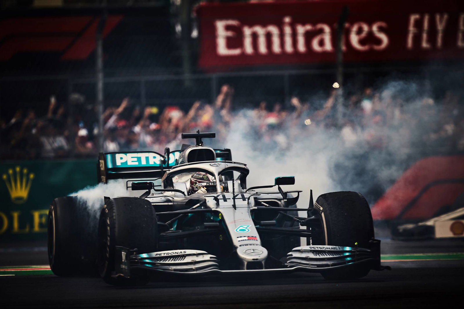 Daniel Ricciardo supports Vettel over F1 trophy design criticism