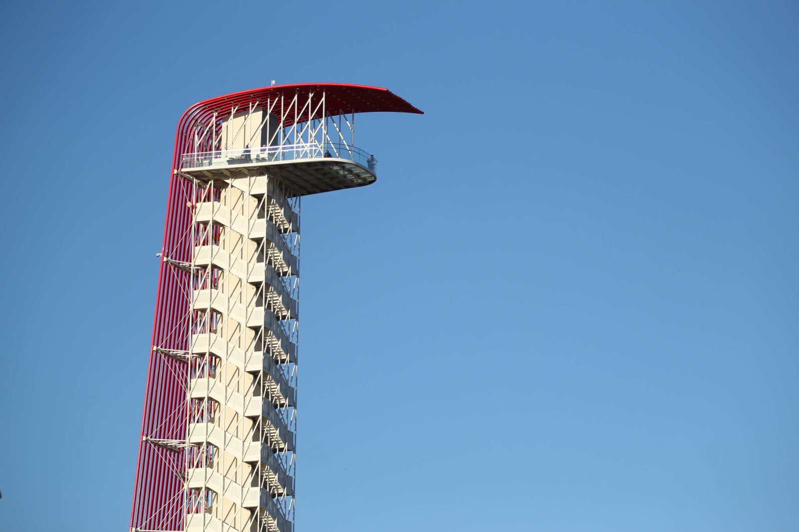 Daniel Ricciardo supports Vettel over F1 trophy design criticism