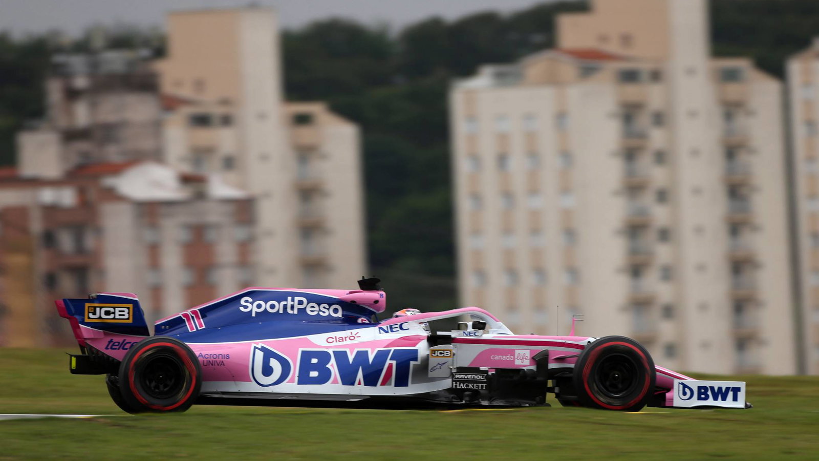 Sergio Perez menghindari penalti atas insiden Grosjean di FP3 Brasil