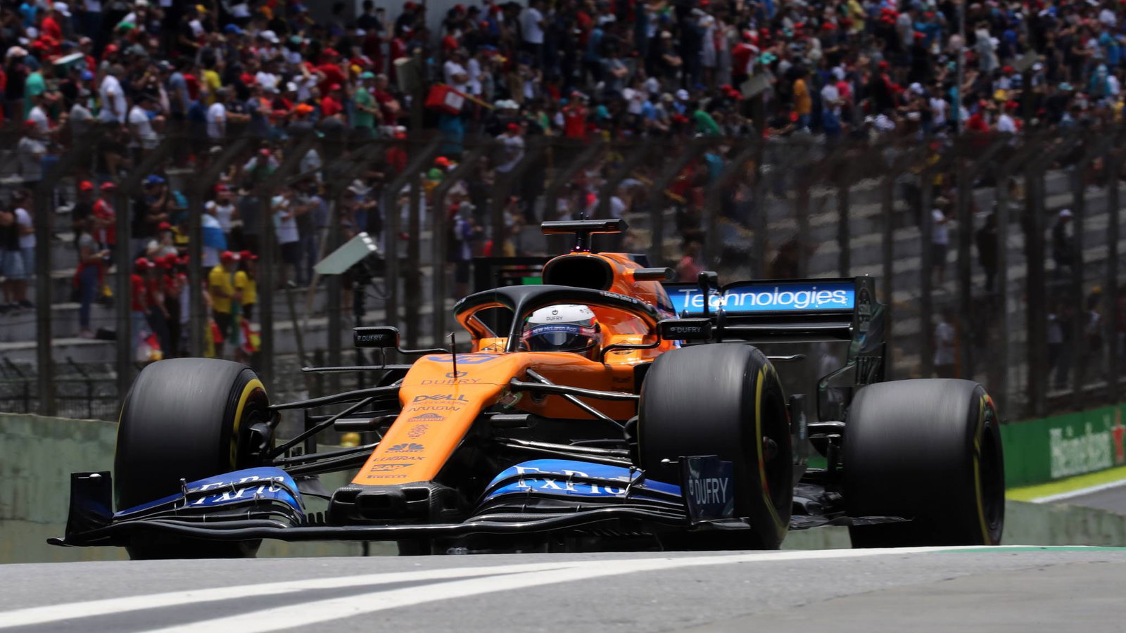Carlos Sainz dari McLaren menggunakan mesin baru untuk GP Brasil