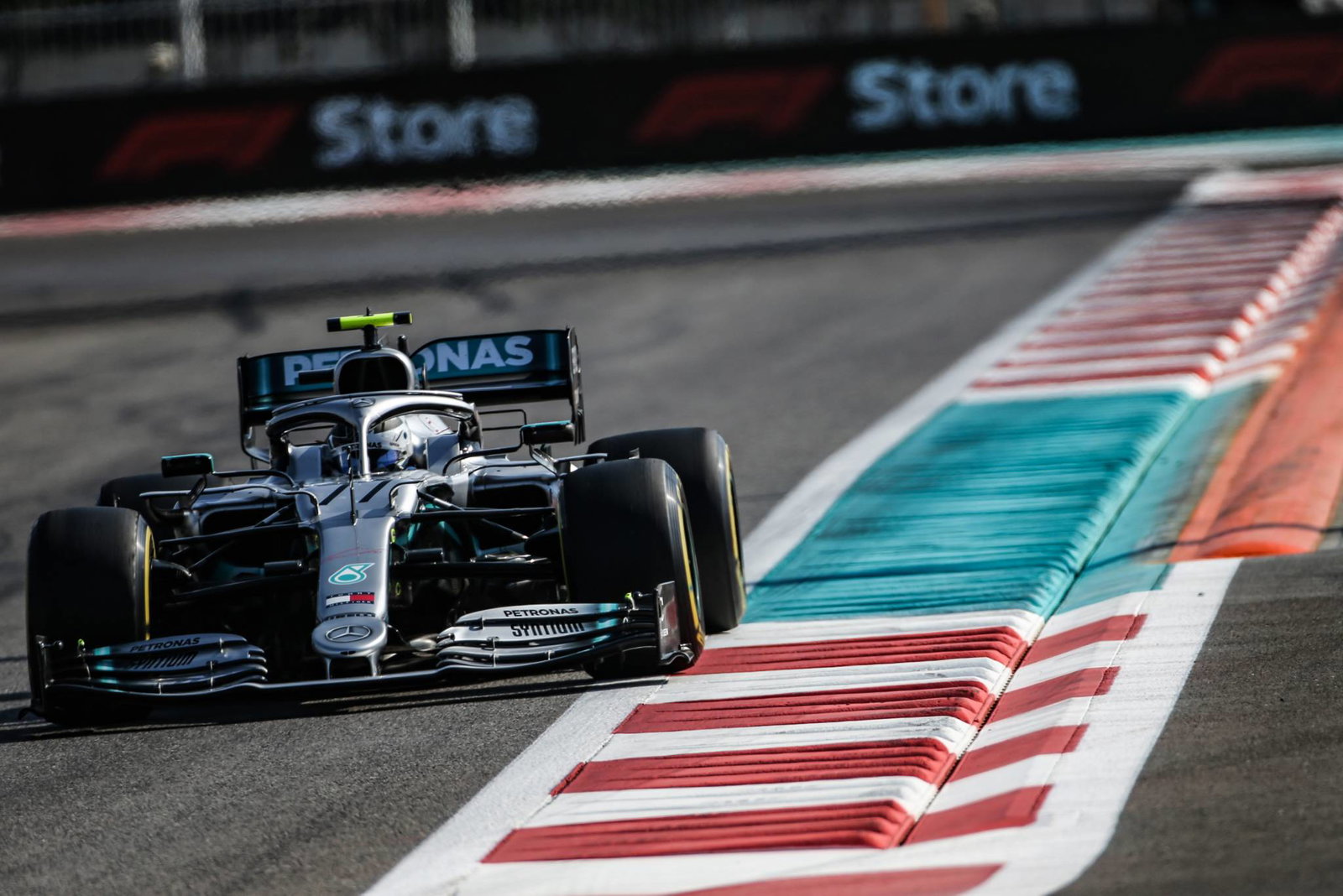 Hamilton “exploring, exploiting Mercedes car” with F1 title decided