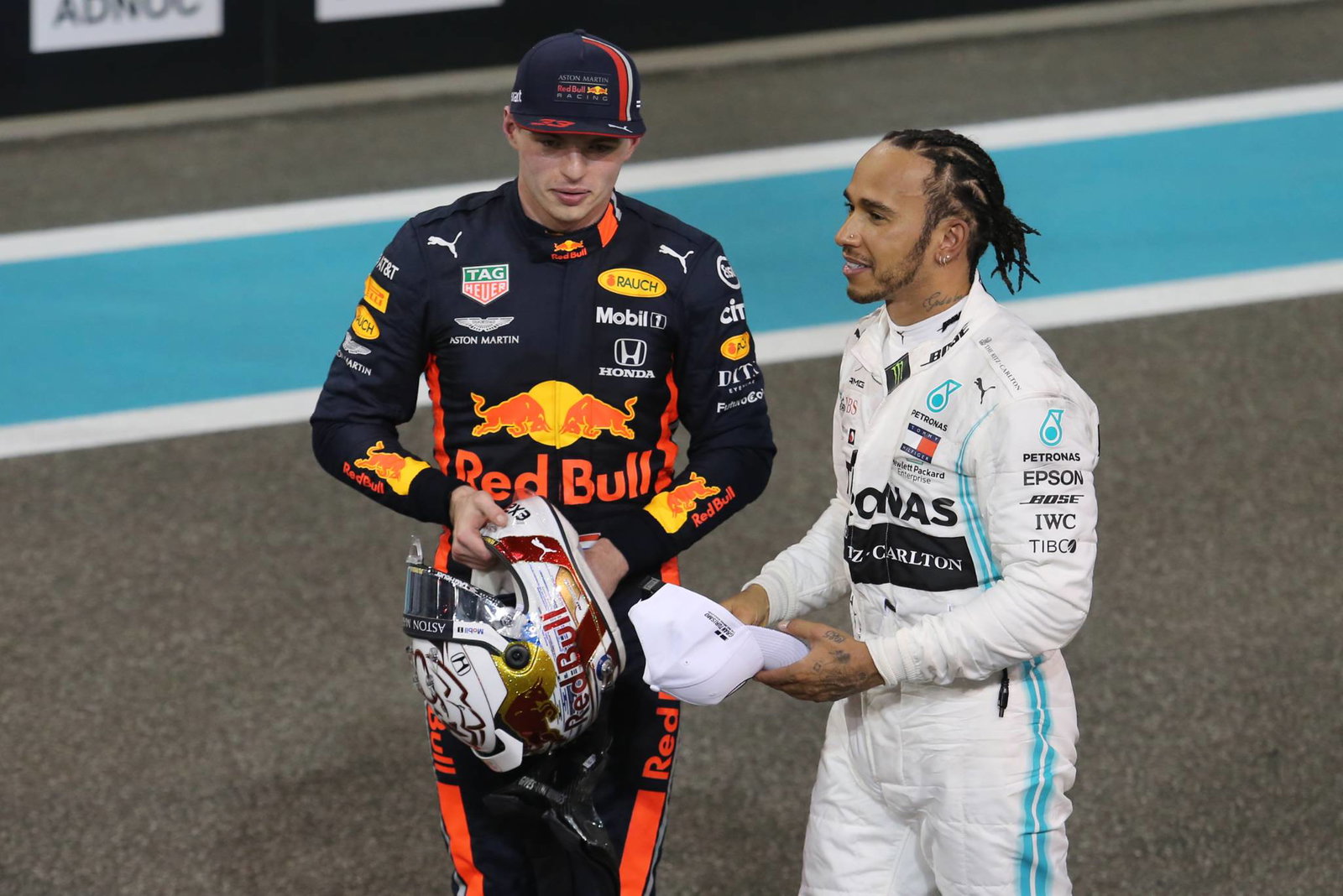Alexander Albon dinobatkan sebagai Rookie of the Year pada acara pemberian hadiah FIA