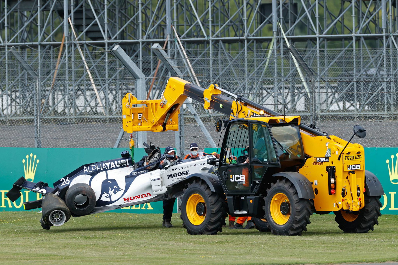 'Bukan waktu yang tepat' untuk menandatangani kontrak baru Mercedes F1 yang