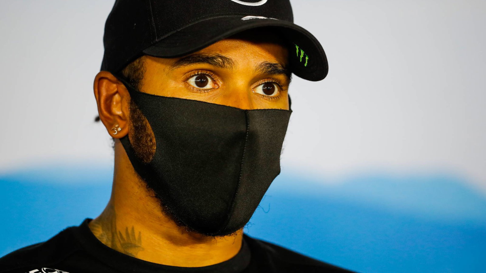 Juara F1 Lewis Hamilton menyangkal dia anti-vax setelah kesalahan Instagram