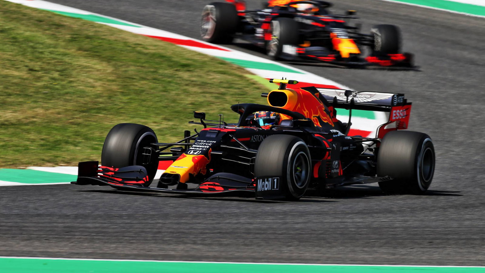 Alexander Albon (THA) Red Bull Racing RB16.