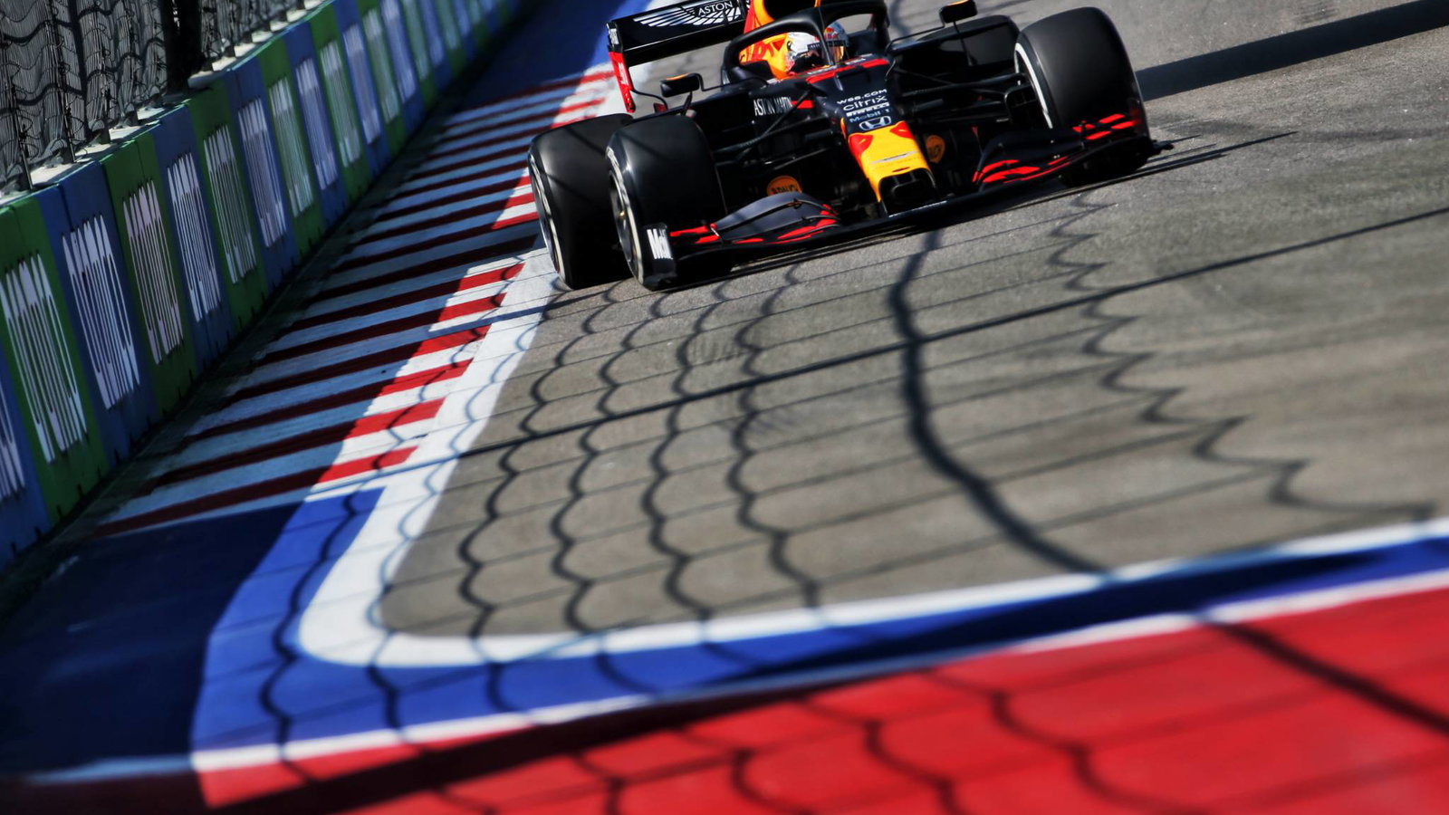 Max Verstappen (NLD) Red Bull Racing RB16.