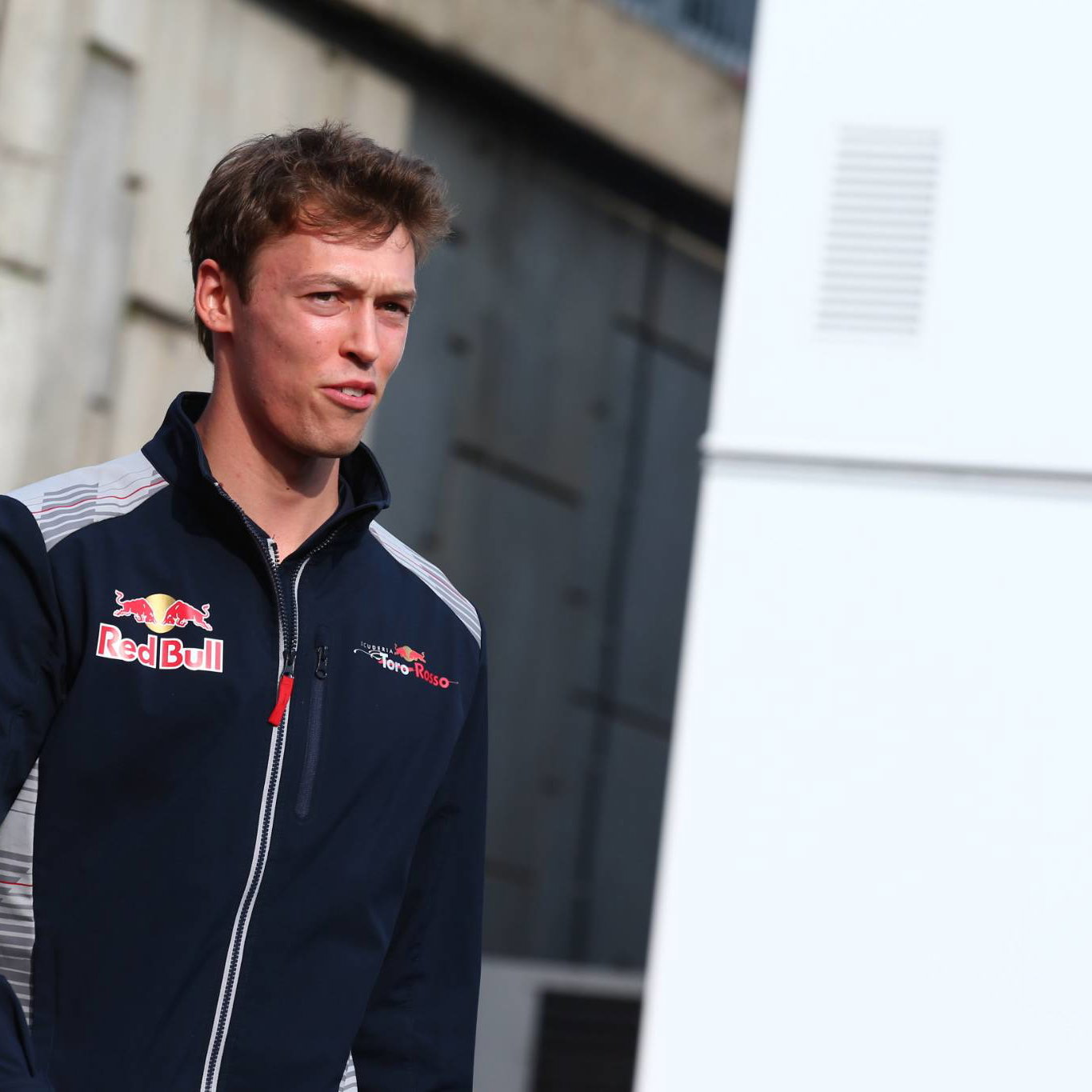Hamilton launches court proceeding sin di Resta split