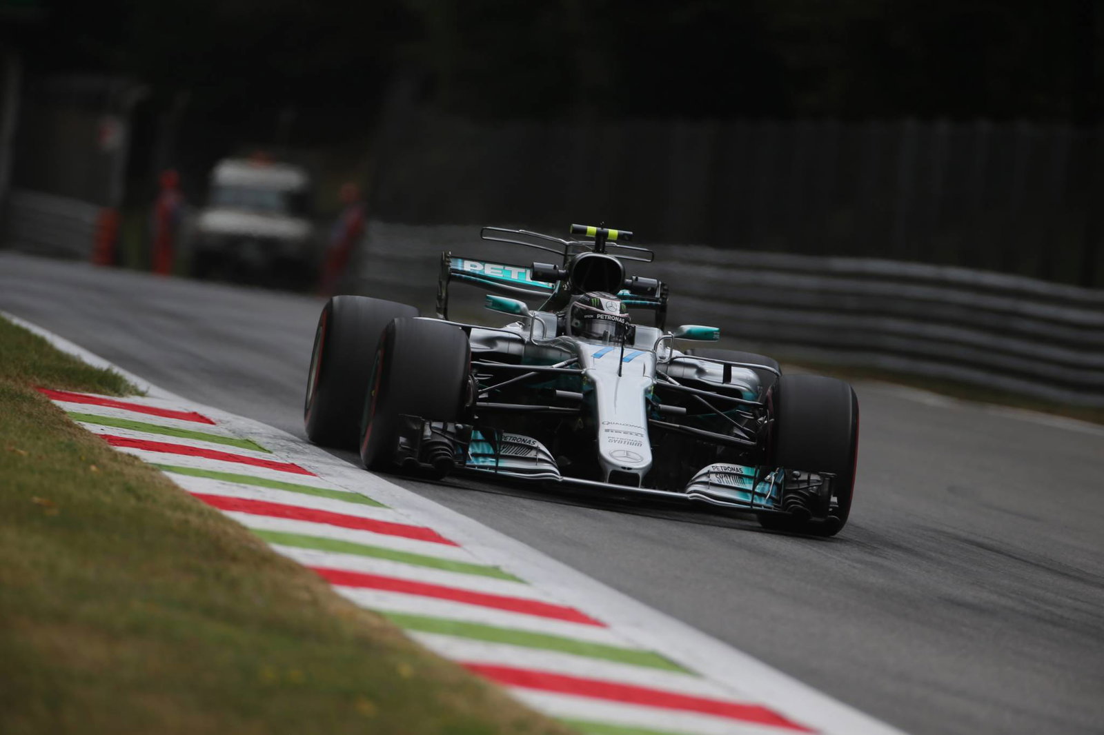 Alonso repaying Vandoorne with Monza towing
